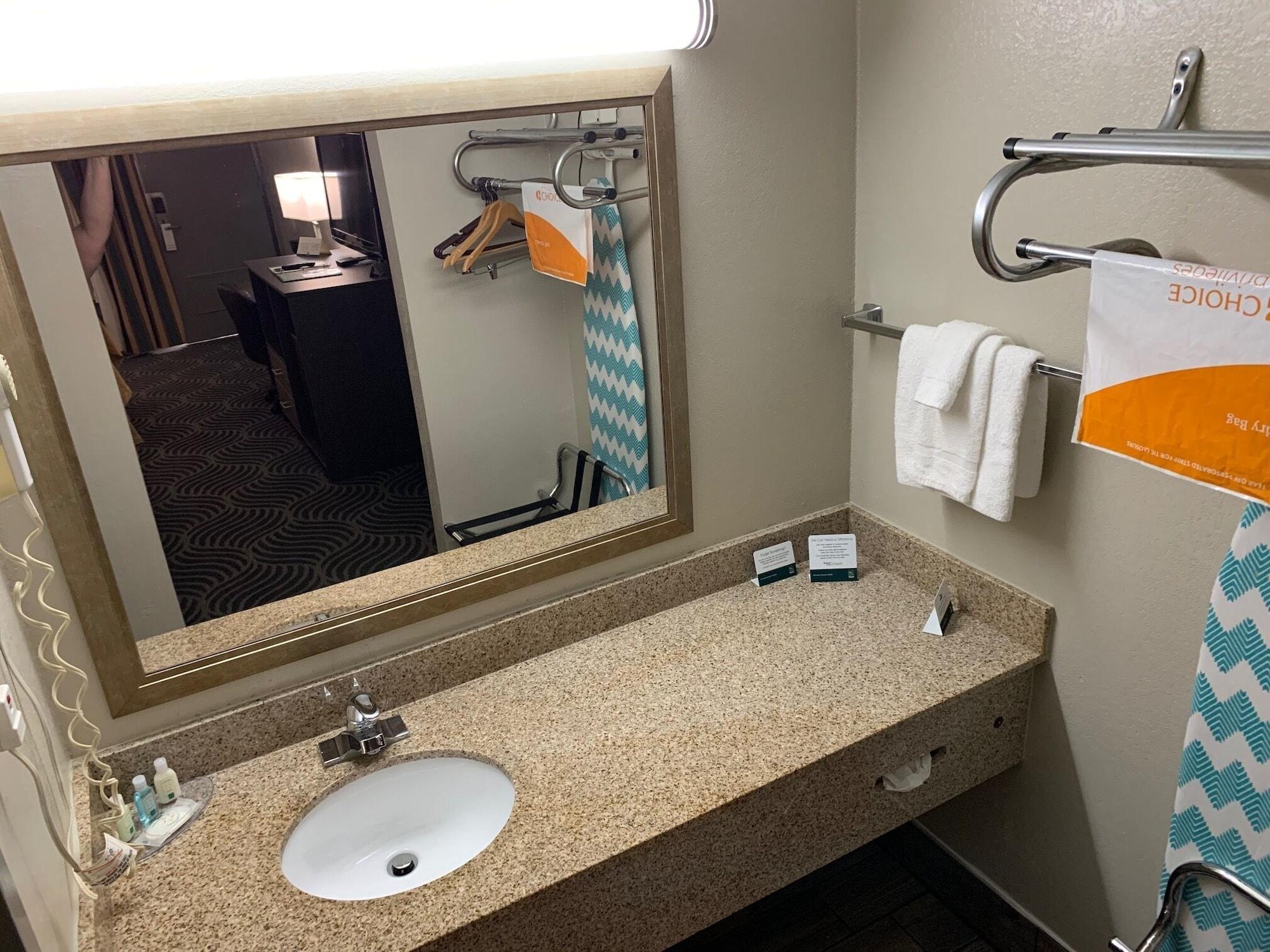 Quality Inn Newport Exterior photo