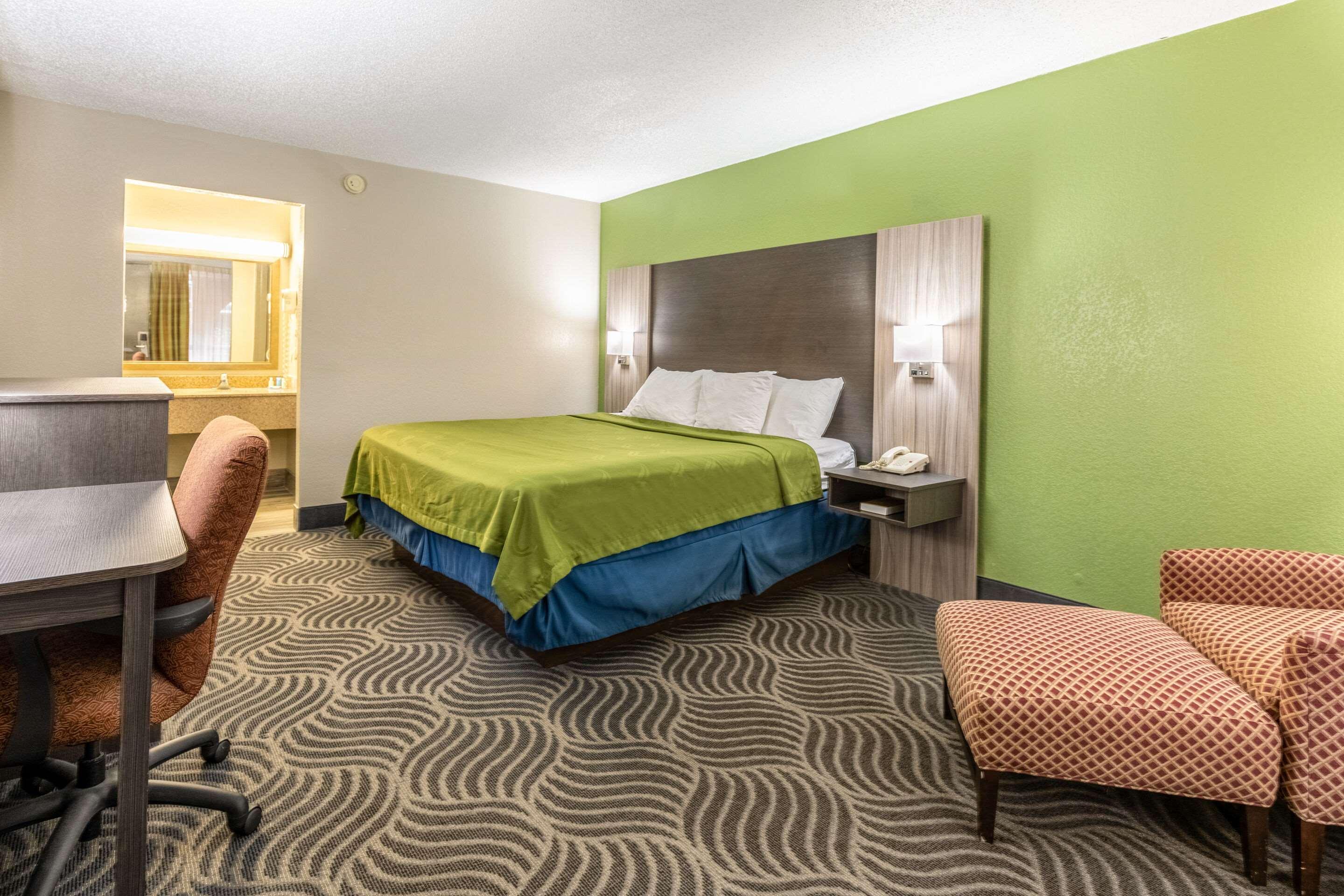 Quality Inn Newport Exterior photo