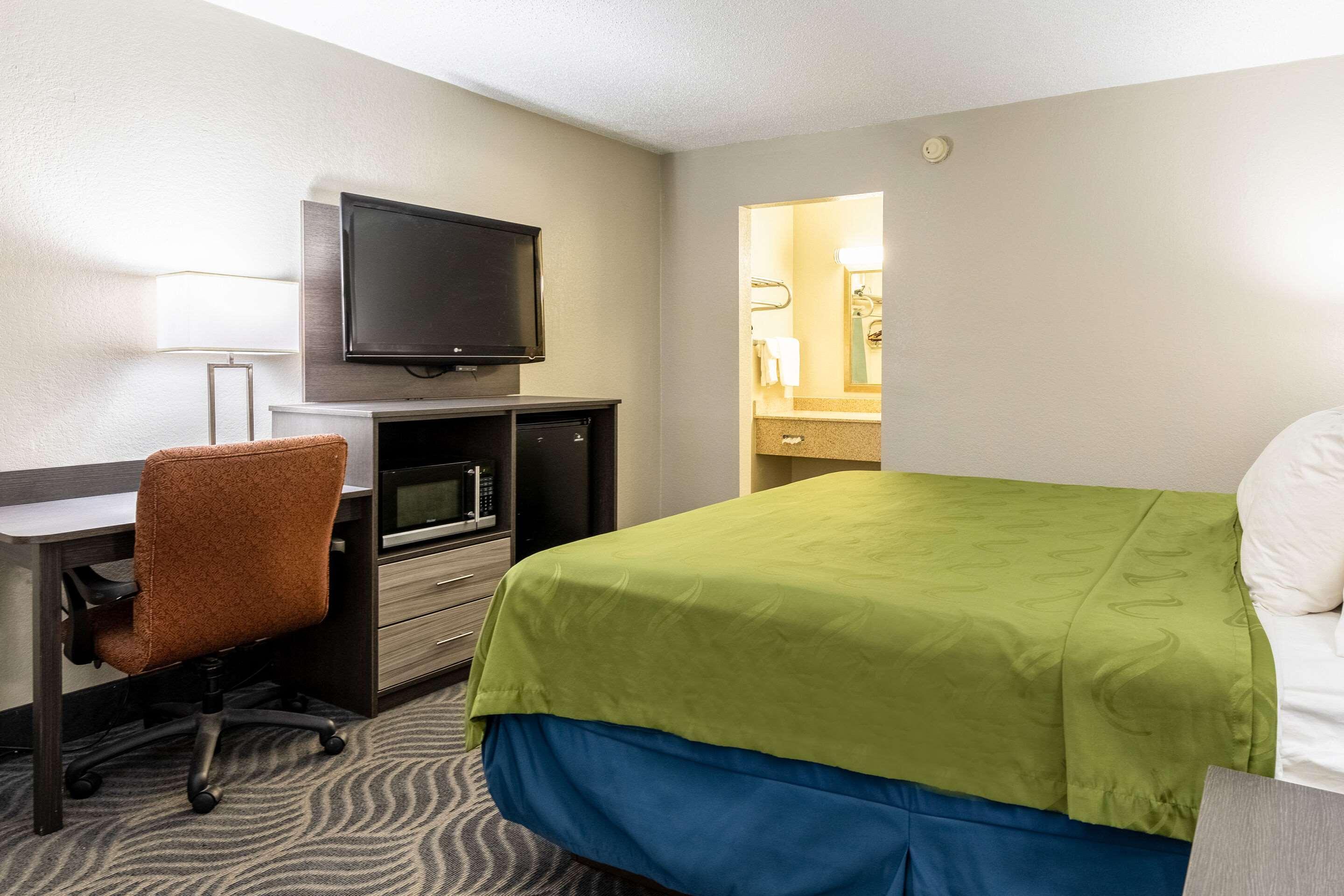 Quality Inn Newport Exterior photo