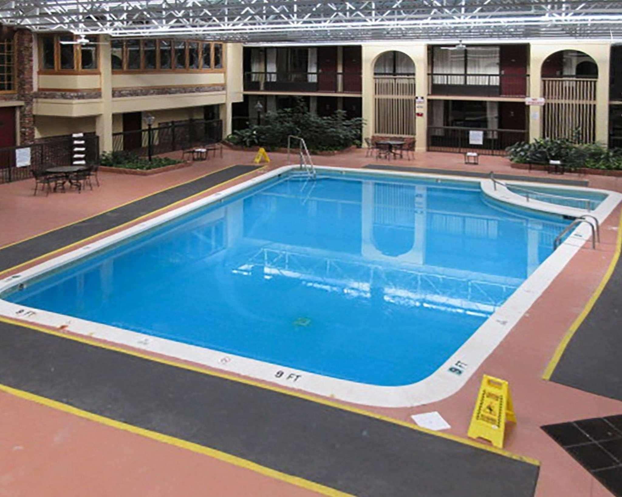 Quality Inn Newport Exterior photo